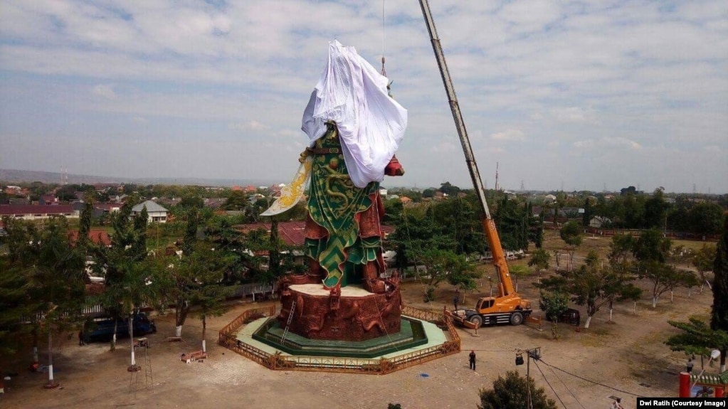 big guan yu statue