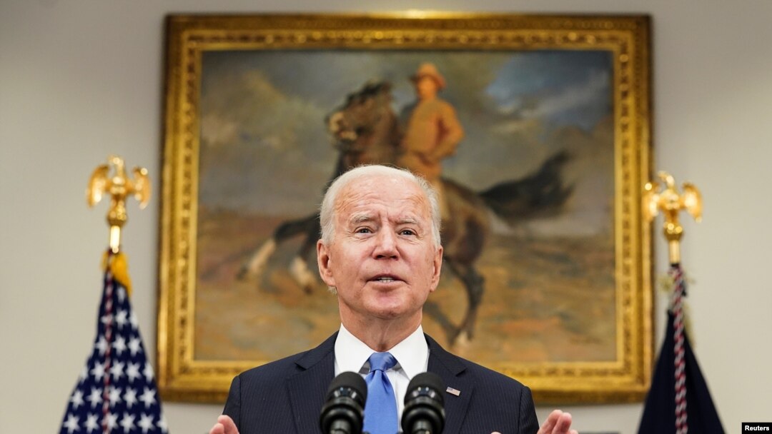 El presidente Biden informa desde la Casa Blanca el 13 de mayo de 2021 sobre las acciones del gobiernode EE. UU. para restablecer el funcionamiento en las averías del oleoducto Colonial Pipeline.