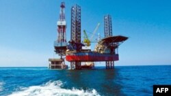 Giàn khoan dầu của Tổng công ty dầu khí ngoài khơi quốc gia Trung Quốc (CNOOC) ở biển Bột Hải, 3/2/2005