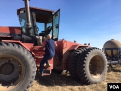 Rodney Grisier runs a farm three times as large as the average Kansas farm. He’d like President Trump to be make the US more competitive with global agriculture exports. (C. Presutti/VOA)