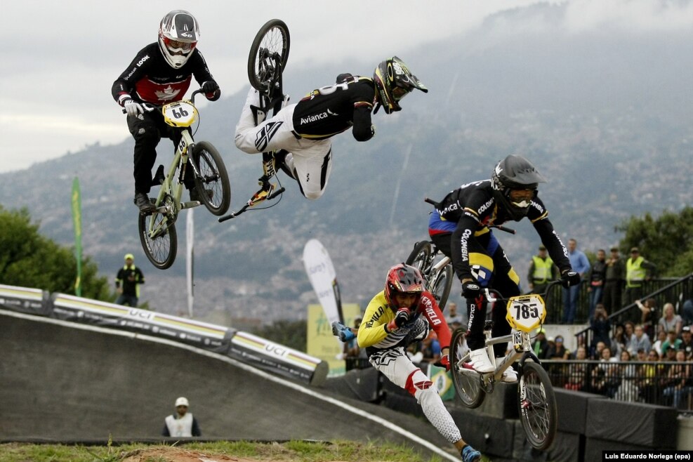 Carlos Mario Oquendo of Colombia (2-L, up) falls along Jefferson Milano of Venezuela (2-R, bottom), during the finals of the elite men's World UCI BMX Championship in Medellin, Colombia, 29 May 2016.