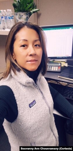 ຍາ​ນາງ​ສຸ​ວັນ​ນີ (ແອນ) ຈຸນ​ຣະ​ມະ​ນີ.