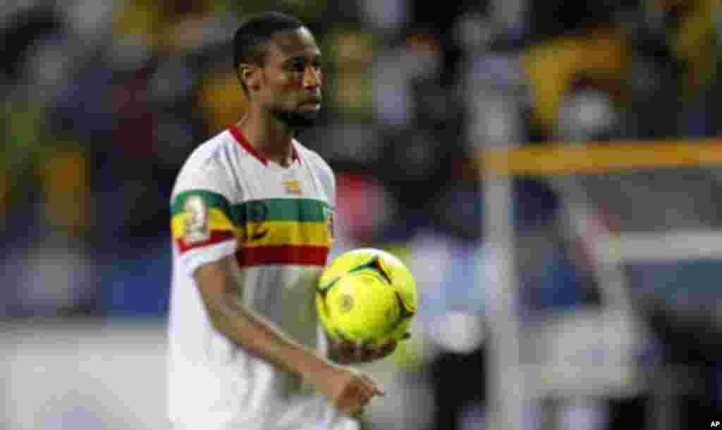 Mali's Seydou Keita prepares to take his kick in the penalty shootout during their African Cup of Nations quarter-final soccer match against Gabon at the Stade De L'Amitie Stadium in Gabon's capital Libreville, February 5, 2012.