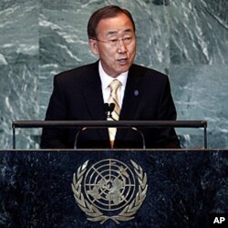 លោក បាន គីមូន (Ban Ki-moon) អគ្គលេខាធិការ​អ.ស.ប​ ថ្លែង​បើក​មហាសន្និបាតសហប្រជាជាតិ​លើក​ទី​៦៦ នៅ​ទី​ស្នាក់ការ​អ.ស.ប.​ក្នុង​ទី​ក្រុង​ញូវយ៉ក​កាល​ពី​ថ្ងៃ​ទី​២១​ខែ​កញ្ញា​ឆ្នាំ​២០១១។