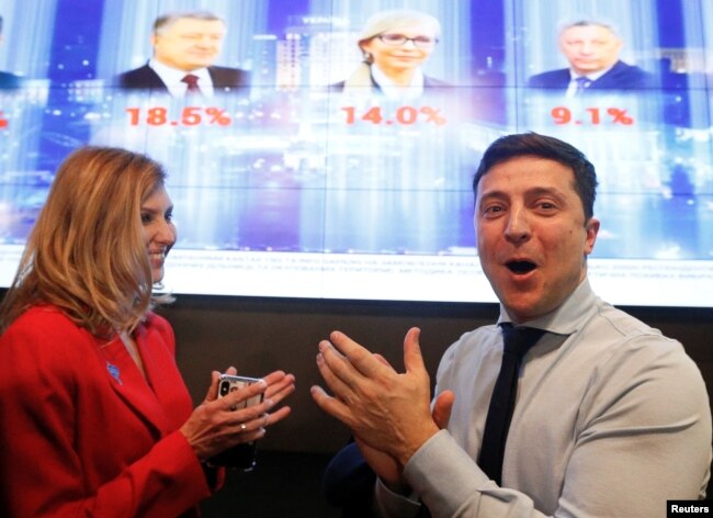 Volodymyr Zelenskiy and his wife Olena react as they visit a campaign headquarters following a presidential election in Kyiv, March 31, 2019.