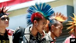 punk ကြိုက် မြန်မာလူငယ်တချို့။