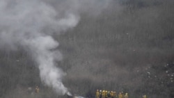 Vatrogasci Los Anđelesa na mestu nesreće helikoptera, 26. januar 2020. (Foto: Reuters/Gene Blevins)