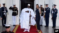 Le président de la Gambie Yahya Jammeh et son épouse Zineb Jammeh lors du Sommet Afrique-Etats-Unis, à Washington, 5 août 2014. 