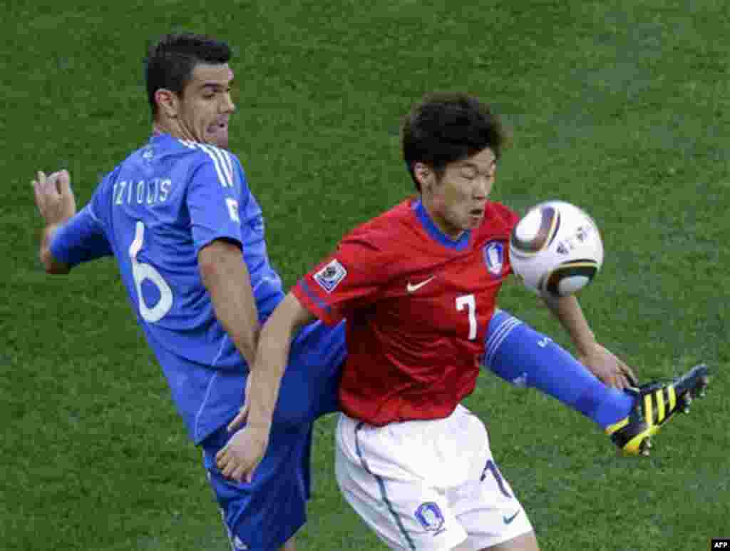 Greece's Alexandros Tziolis, left, and South Korea's Park Ji-sung vie for the ball during the World Cup group B soccer match between South Korea and Greece at Nelson Mandela Bay Stadium in Port Elizabeth, South Africa, on Saturday, June 12, 2010. (AP Pho