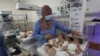 Gazze Şeridi'nin Refah kentindeki hastaneye getirilen prematüre doğan Filistinli bebekler (19 Kasım 2023)