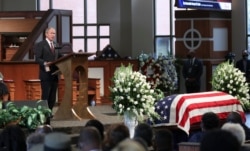 El expresidente George W. Bush habla en el servicio fúnebre del fallecido legislador John Lewis, en la iglesia bautista Ebenezer de Atlanta, el jueves 30 de julio de 2020.