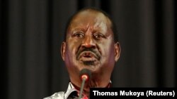 Kiongozi wa upinzani nchini Kenya Raila Odinga akihutubia waandishi wa habari baada ya kuasilisha kesi mahakamani kupinga matokeo ya kura za urais Agost 22 2022