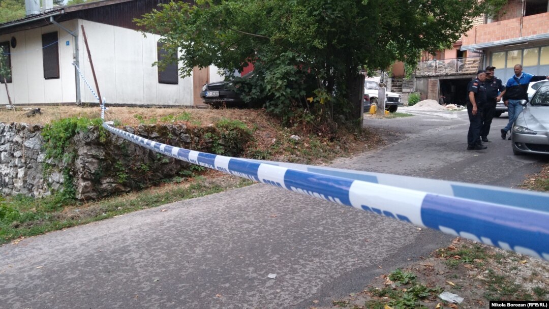 Policija sprovodi uviđaj na Cetinju (Foto: RFE/RL/Nikola Borozan)