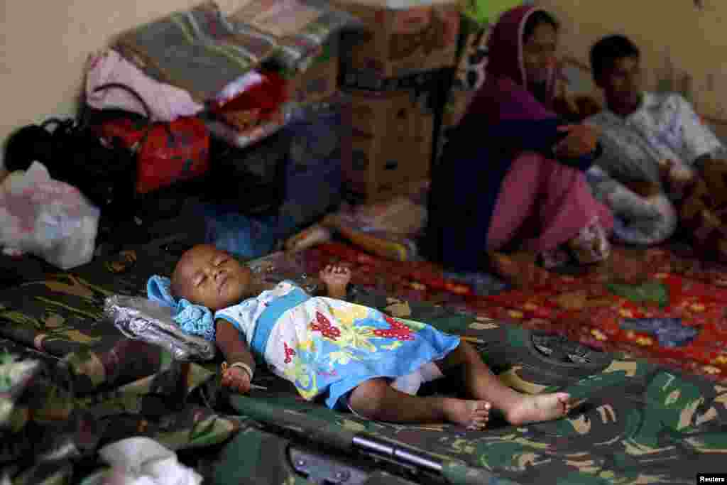 A Rohingya child who recently arrived in Indonesia by boat sleeps inside a shelter in Kuala Langsa, Aceh Province, Indonesia, May 19, 2015.