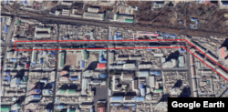 2019년 11월 자 위성사진에선 중국으로 건너가기 위해 신의주 시내에 늘어선 트럭 행렬(사각형 안)을 볼 수 있다. 자료=Maxar Technologies (via Google Earth)