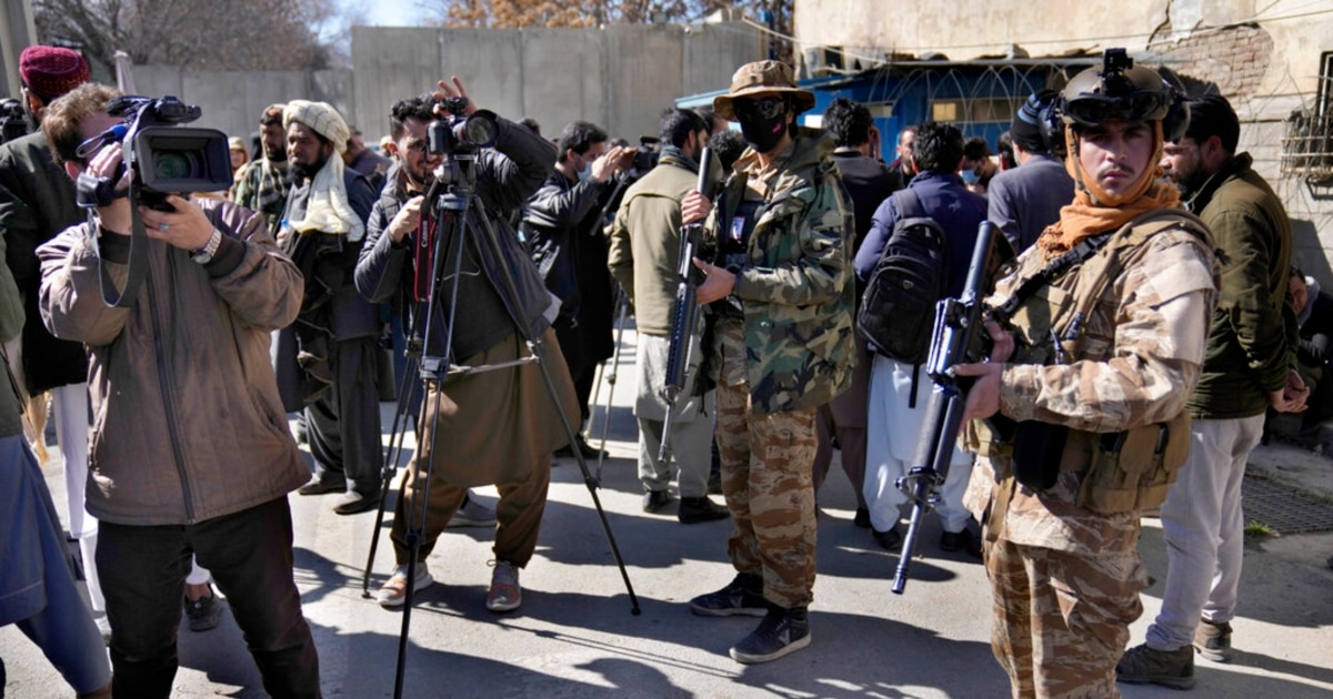 واکنشها به محدودیتهای تازه بر خبرنگاران در هلمند؛ طالبان: تحقیق میکنیم