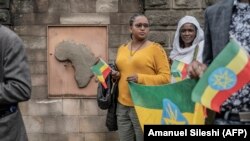 Manifestation en faveur de la paix au Tigré au siège de l'Union africaine à Addis-Abeba, en Éthiopie, le 4 octobre 2022. 