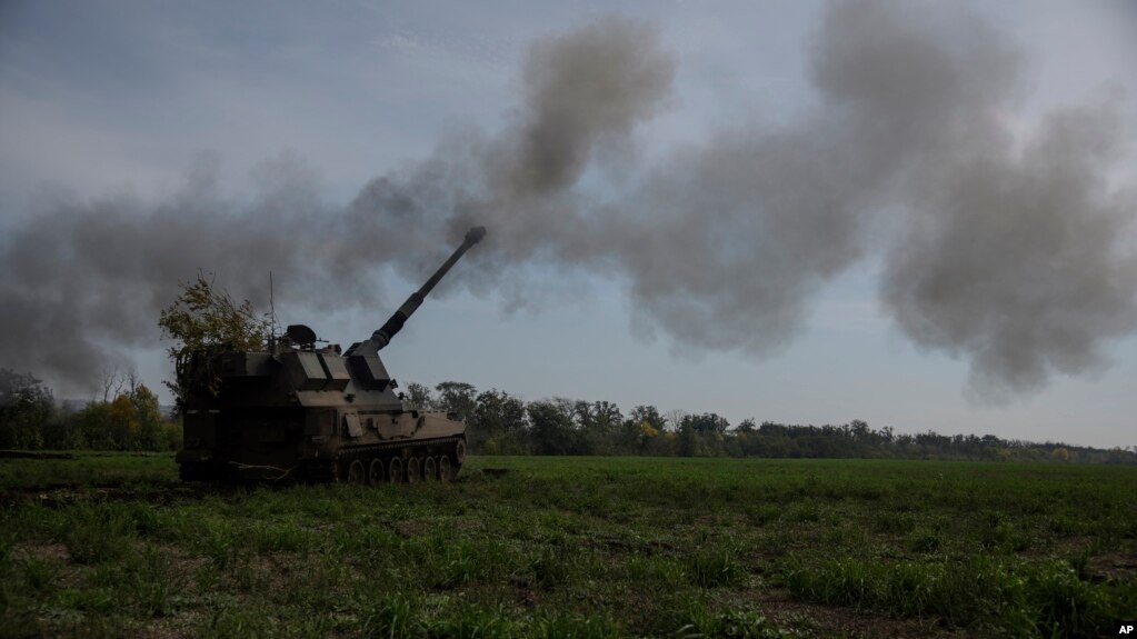 지난해 9월 우크라이나 동부 도네츠크에서 우크라이나 군이 폴란드가 제공한 AHS 크랩 자주포를 발사하고 있다.