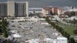 Cảnh hoang tàn trên bờ biển ở thành phố Fort Myers sau khi bão Ian quét qua
