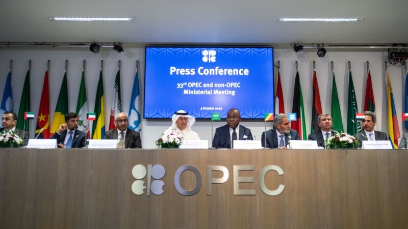 L'OPEP décide de réduire la production de pétrole, Washington en colère