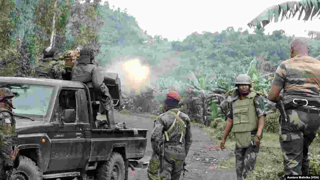 DRC soldiers from the FARDC fighting with M23 near the town of Rutshuru 