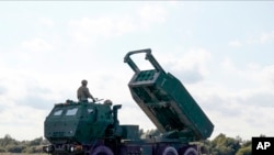 Hệ thống Rốc-két Pháo binh Cơ động Cao của Mỹ viện trợ cho Ukraine.