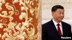 파일 - 시진핑(習近平) 중국 국가주석이 10월 베이징 인민대회당에서 열린 중국 공산당 제20차 전국대표대회(전당대회)가 끝난 뒤 언론을 만나기 위해 도착하고 있다.  2022년 2월 23일.