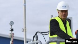 Міністр економіки Німеччини Роберт Габек на газовій станції в Любміні в Німеччині, де газопровід Північний Потік виходить з Балтійського моря на сушу 