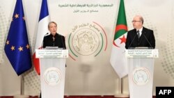 FILE - French Prime Minister Elisabeth Borne and Algerian Prime Minister Aymen Benabderrahmane deliver a joint statement in Algiers on October 9, 2022. 