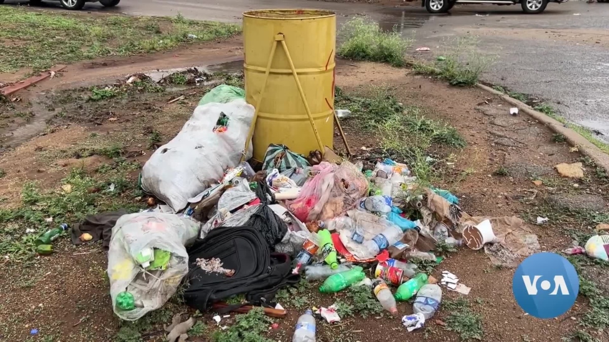 zimbabwe-recycler-aims-to-turn-plastic-waste-into-useful-items