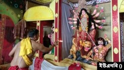 কুমিল্লায় চলছে দুর্গোৎসব 