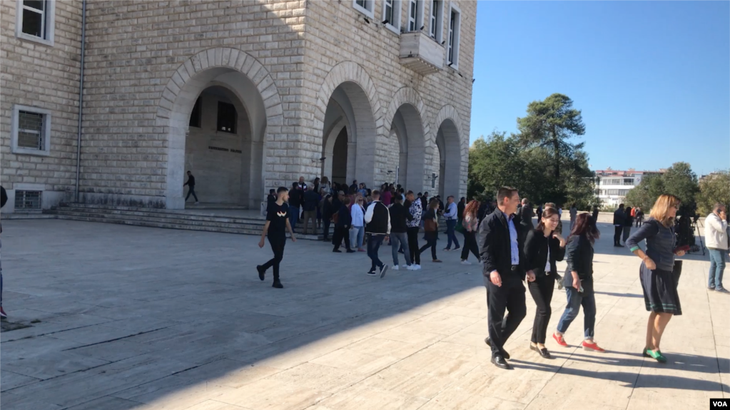 Dita e dytë e protestës së pedagogëve. Rama: Nuk ka më rritje pagash uniforme