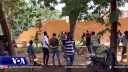 Burkina Faso: Flamujt rusë valëviten gjatë sulmit ndaj ambasadës franceze 