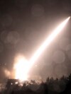 Vojni taktički raketni sistem (ATACMS) ispaljuje raketu tokom zajedničkih vojnih vježbi SAD i Južne Koreje, na nedefinisanoj lokaciji, na fotografiji koju je objavilo južnokorejsko ministarstvo odbrane, 5. oktobra 2022.