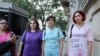 Feminist fəallar İran Səfirliyinin qarşısında aksiya keçiriblər