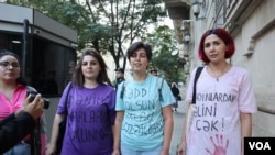 Feminist fəallar İran Səfirliyinin qarşısında aksiya keçiriblər