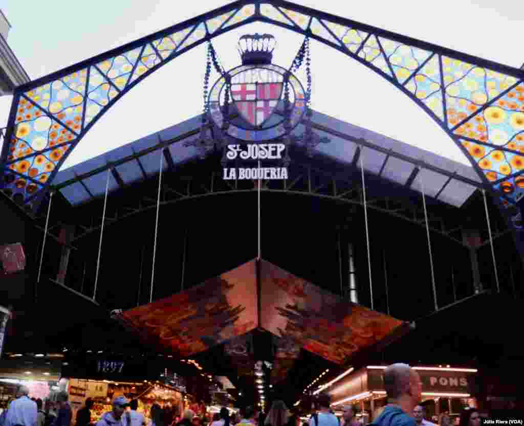 El mercado de San José, conocido popularmente como La Boquería, recibe a diario más visitas que puntos turísticos como la Sagrada Familia.&nbsp;