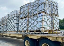 Local workers unload relief sent by the U.S. government at Noor Khan Air Base in Islamabad on September 9, 2022. (Pakistan Foreign Ministry Press Service/via AP)