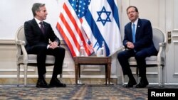 Rais wa Israel Isaac Herzog akikutana na waziri wa mambo ya nje wa Marekani Antony Blinken mjini Washington, Oktoba 25, 2022. Picha ya Reuters