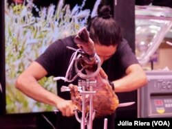 El jamón ibérico es uno de los productos más reconocidos y exclusivos de la gastronomía española.