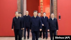 中共领导人习近平带领他的新班子到陕北参观延安革命纪念馆 (2022年10月27日)