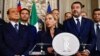 La dirigeante des Frères d'Italie, Giorgia Meloni (au centre), avec l'ancien Premier ministre Silvio Berlusconi (à g.) et le dirigeant du parti de la Ligue, Matteo Salvini, après une réunion avec le président Sergio Mattarella à Rome, en Italie, le 21 octobre 2022.