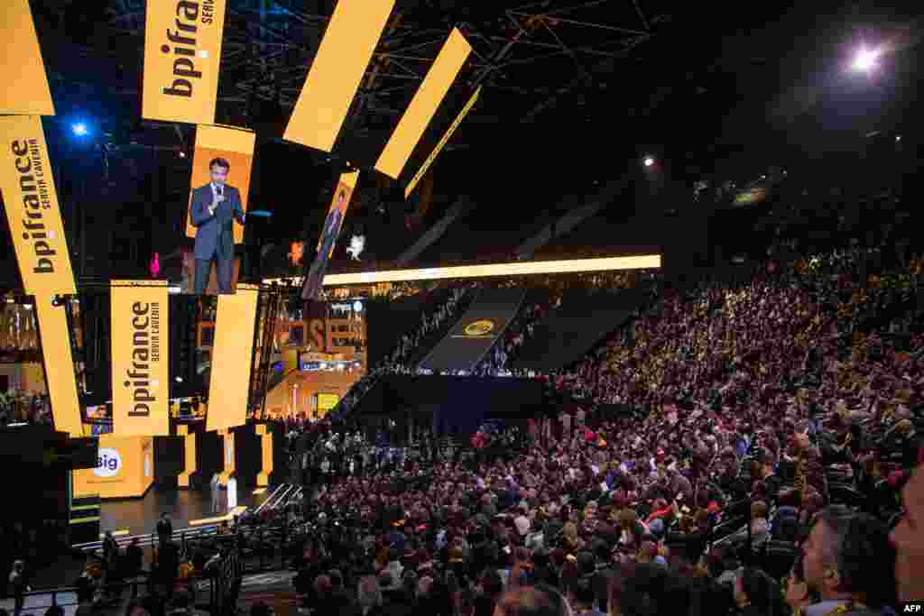 French President Emmanuel Macron (C) speaks during the annual tech conference &quot;Inno Generation&quot; organized by French investment bank Bpifrance in Paris.(Photo by Christophe PETIT TESSON / POOL / AFP)