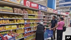 Tunisians looking at food prices while shopping at a local supermarket, Tunis, October 10, 2022