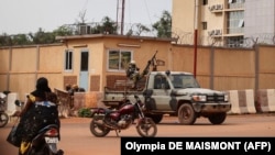 Le Burkina Faso est confronté depuis 2015 à des violences jihadistes attribuées à des mouvements armés affiliés à Al-Qaïda et au groupe Etat islamique.