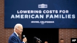 조 바이든 미국 대통령이 14일 캘리포니아주 어바인 밸리 커뮤니티 칼리지에서 연설하고 있다. 