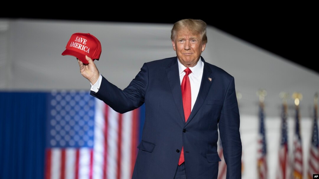 Mantan Presiden AS Donald Trump hadir di sebuah acara kampanye di Minden, Nevada, pada 8 Oktober 2022. (Foto: AP/José Luis Villegas, Pool, File)