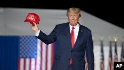 Mantan Presiden AS Donald Trump hadir di sebuah acara kampanye di Minden, Nevada, pada 8 Oktober 2022. (Foto: AP/José Luis Villegas, Pool, File)