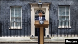 Britain's new Prime Minister Rishi Sunak delivers a speech outside Number 10 Downing Street, in London, Britain, October 25, 2022. (REUTERS/Hannah McKay)