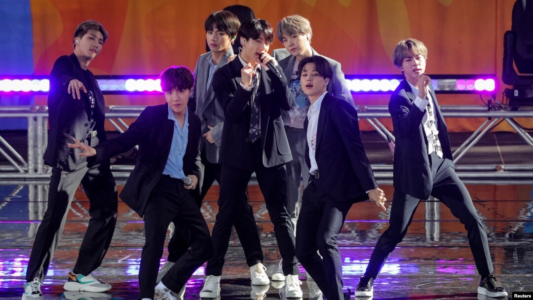 BTS saat tampil di acara ABC 'Good Morning America' di New York Mei 2019 lalu (dok: REUTERS/Brendan McDermid)